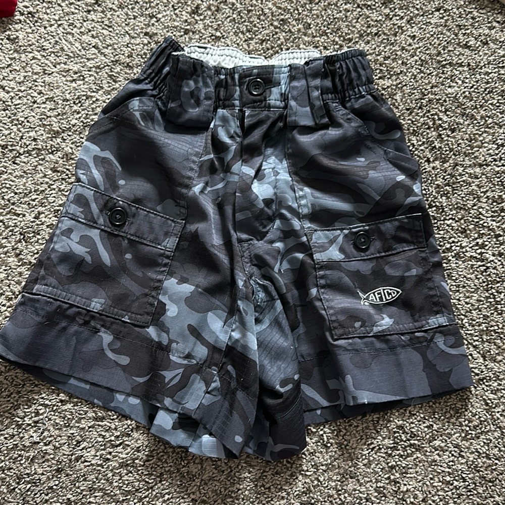 Aftco gray camo boys shorts size 20 (4/5)